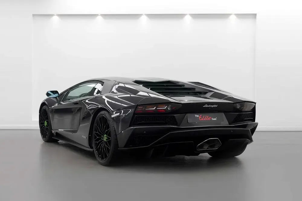 2018 LAMBORGHINI AVENTADOR S / GCC / V12 /  CARBON FIBER - Image 5