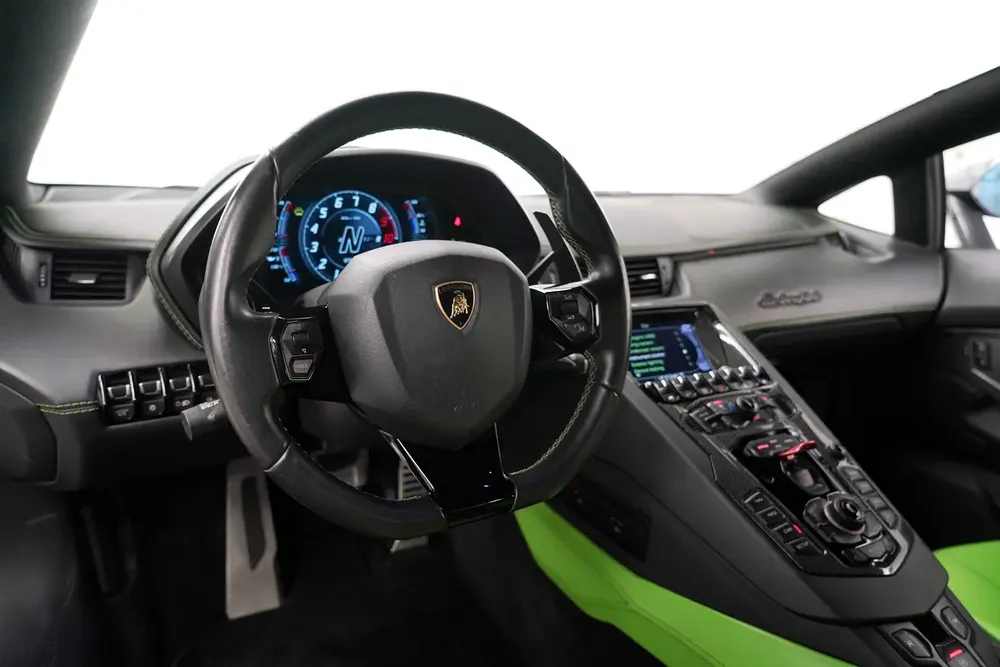 2018 LAMBORGHINI AVENTADOR S / GCC / V12 /  CARBON FIBER - Image 8