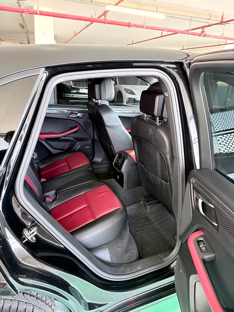2017 Porsche Macan upgraded look  trims | American Specs | Pristine Condition - Image 11