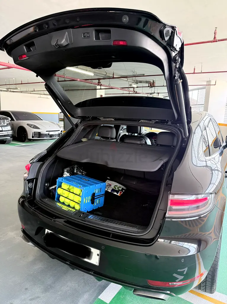 2017 Porsche Macan upgraded look  trims | American Specs | Pristine Condition - Image 13
