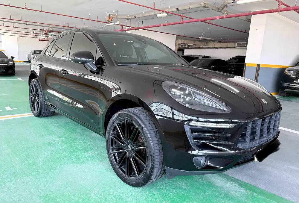 2017 Porsche Macan upgraded look  trims | American Specs | Pristine Condition - Image 4
