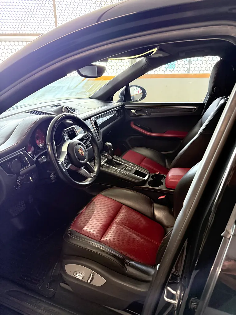 2017 Porsche Macan upgraded look  trims | American Specs | Pristine Condition - Image 8