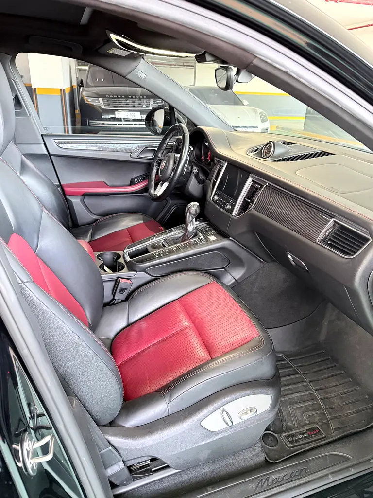 2017 Porsche Macan upgraded look  trims | American Specs | Pristine Condition - Image 9