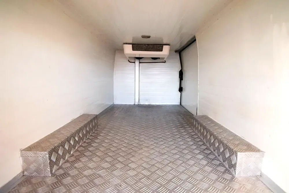 Standard Roof Chiller Van | Manual | GCC Specs | Ref#N32515 - Image 7