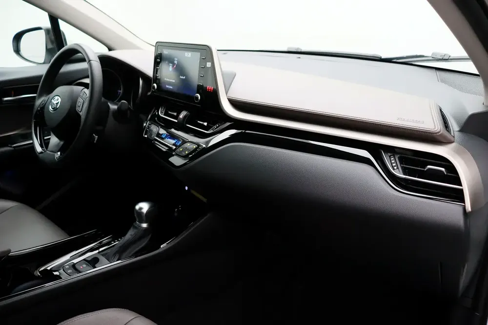 CH-R 5 DR 4X2 H 1.8L CVT VX RA*2 YEARS FREE SERVICING* - Image 12