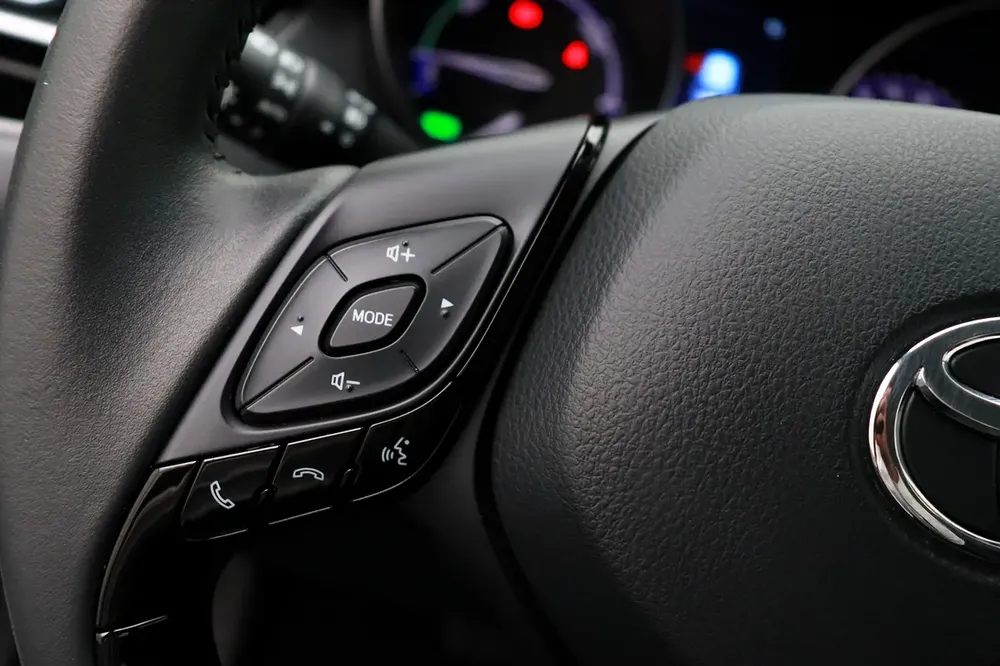 CH-R 5 DR 4X2 H 1.8L CVT VX RA*2 YEARS FREE SERVICING* - Image 16