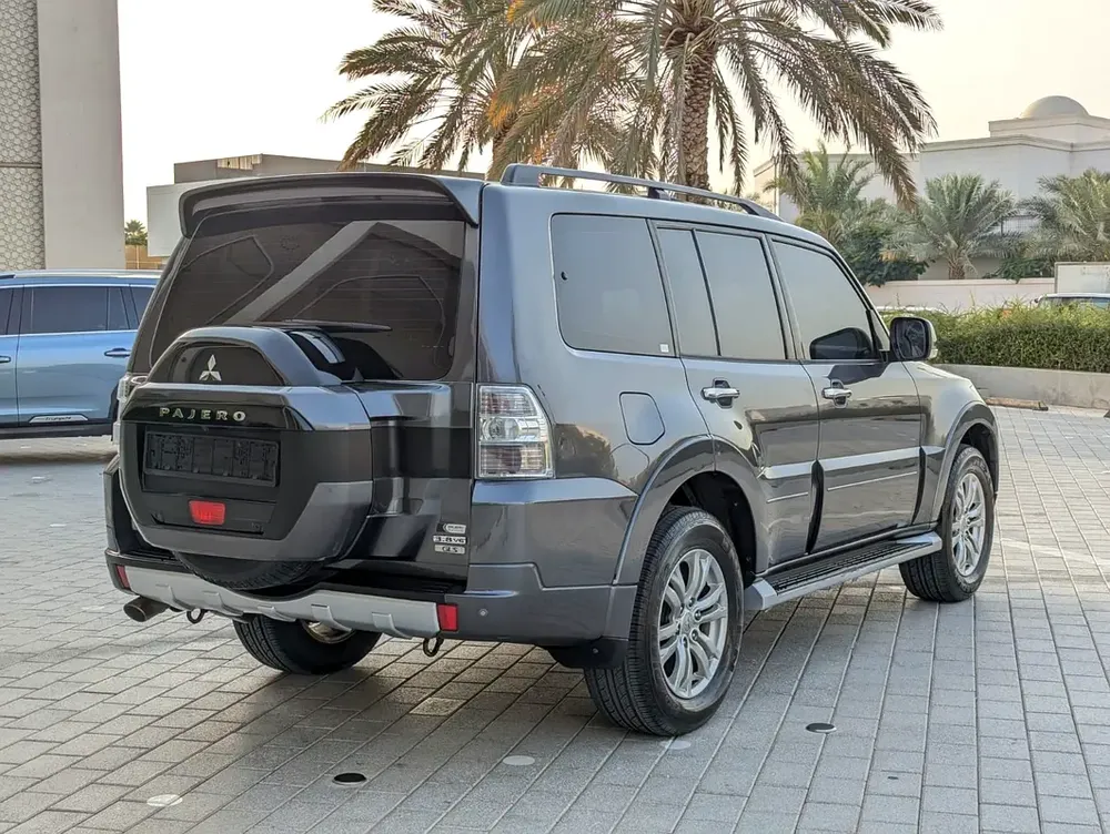 MITSUBISHI PAJERO 2017 GLS TOP FULL OPTION V6 3.8L IN EXCELLENT CONDITION - Image 13