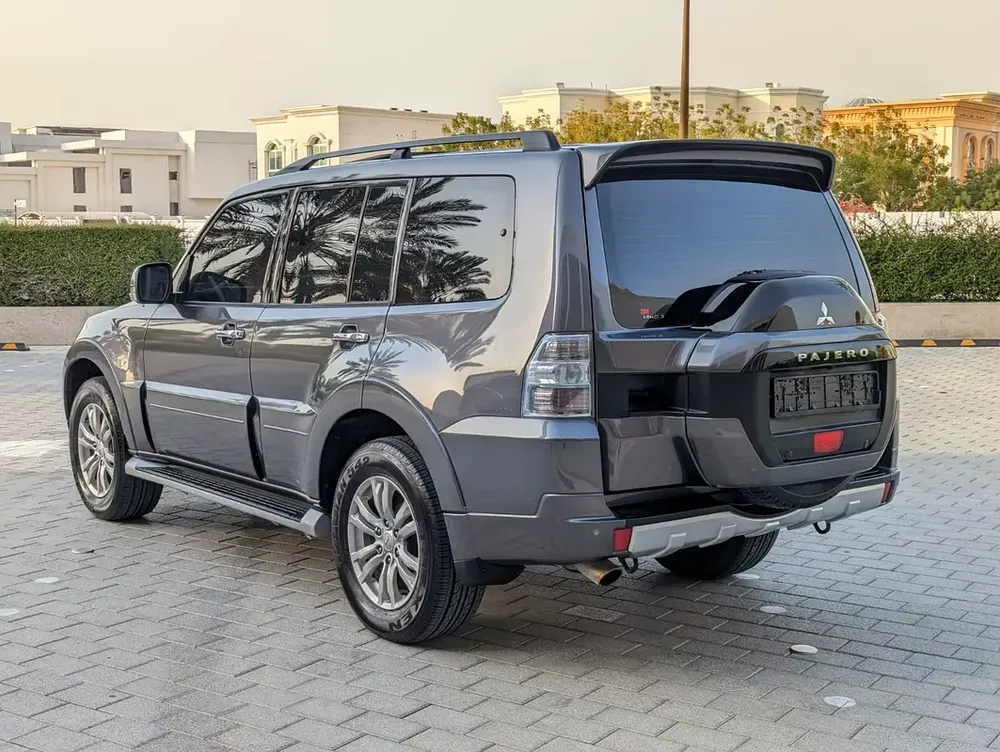 MITSUBISHI PAJERO 2017 GLS TOP FULL OPTION V6 3.8L IN EXCELLENT CONDITION - Image 14