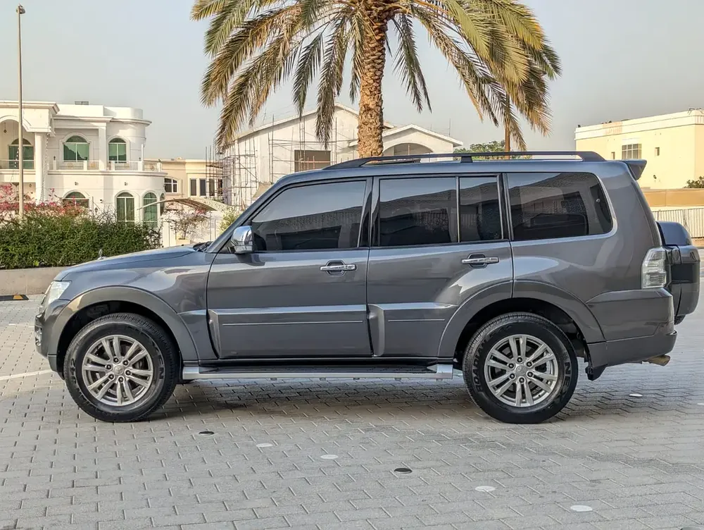 MITSUBISHI PAJERO 2017 GLS TOP FULL OPTION V6 3.8L IN EXCELLENT CONDITION - Image 16