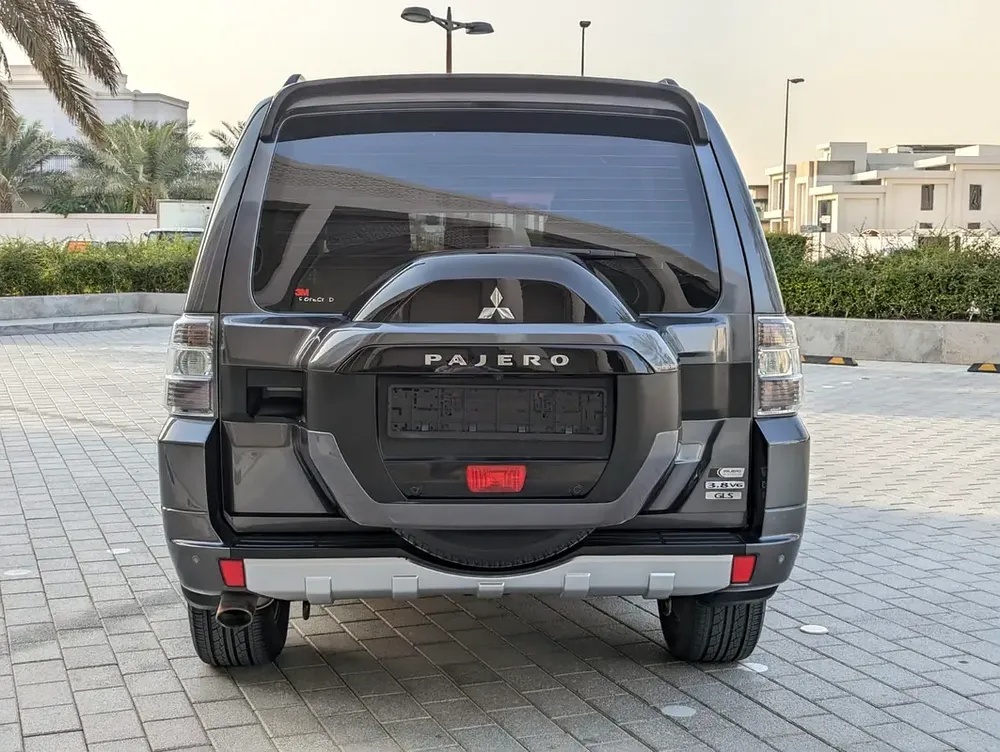 MITSUBISHI PAJERO 2017 GLS TOP FULL OPTION V6 3.8L IN EXCELLENT CONDITION - Image 17