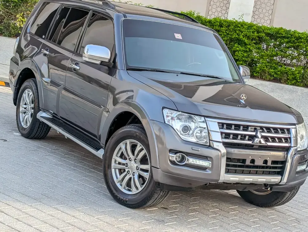 MITSUBISHI PAJERO 2017 GLS TOP FULL OPTION V6 3.8L IN EXCELLENT CONDITION - Image 19
