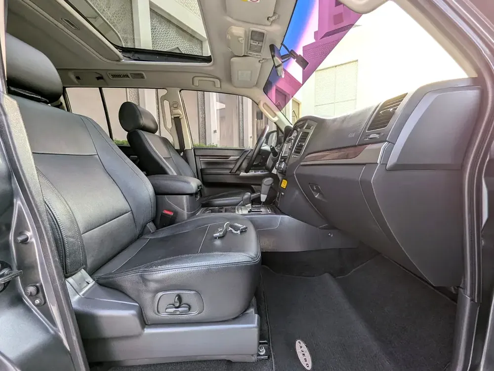 MITSUBISHI PAJERO 2017 GLS TOP FULL OPTION V6 3.8L IN EXCELLENT CONDITION - Image 4