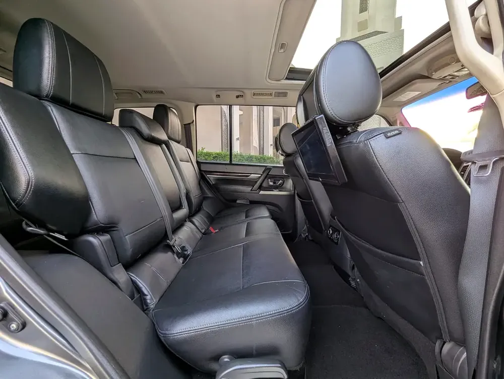 MITSUBISHI PAJERO 2017 GLS TOP FULL OPTION V6 3.8L IN EXCELLENT CONDITION - Image 6
