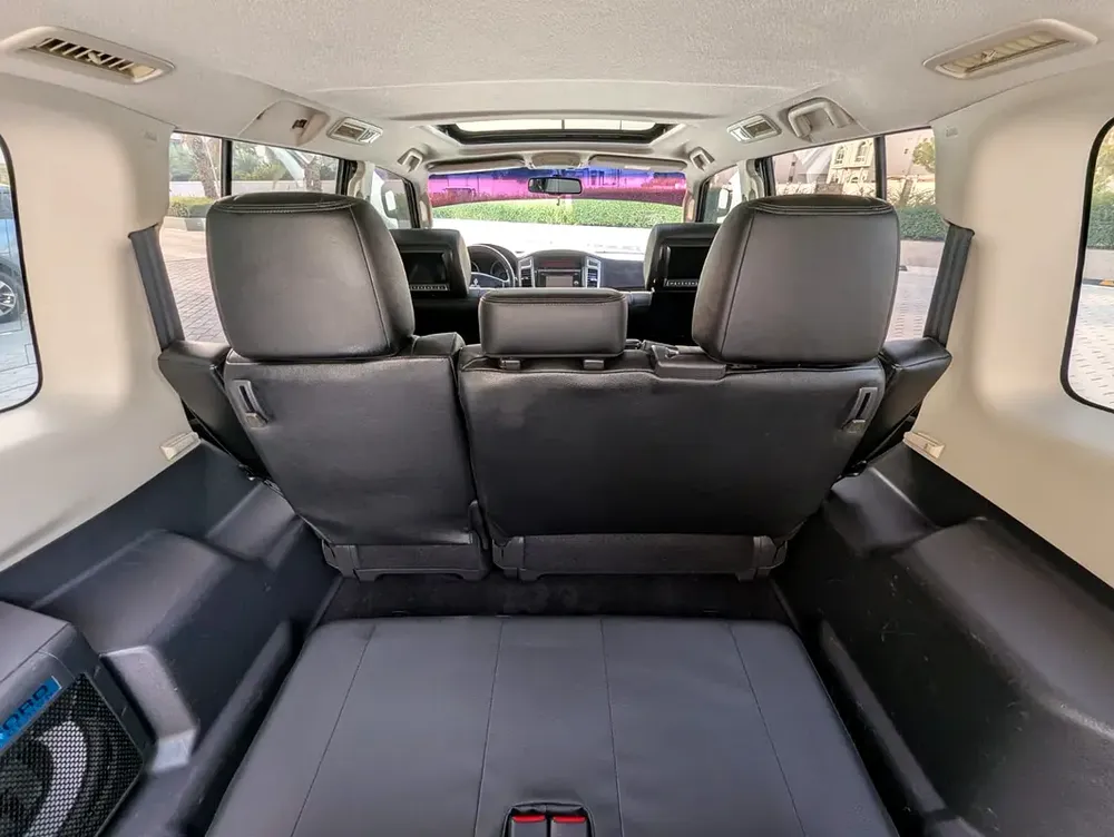 MITSUBISHI PAJERO 2017 GLS TOP FULL OPTION V6 3.8L IN EXCELLENT CONDITION - Image 7