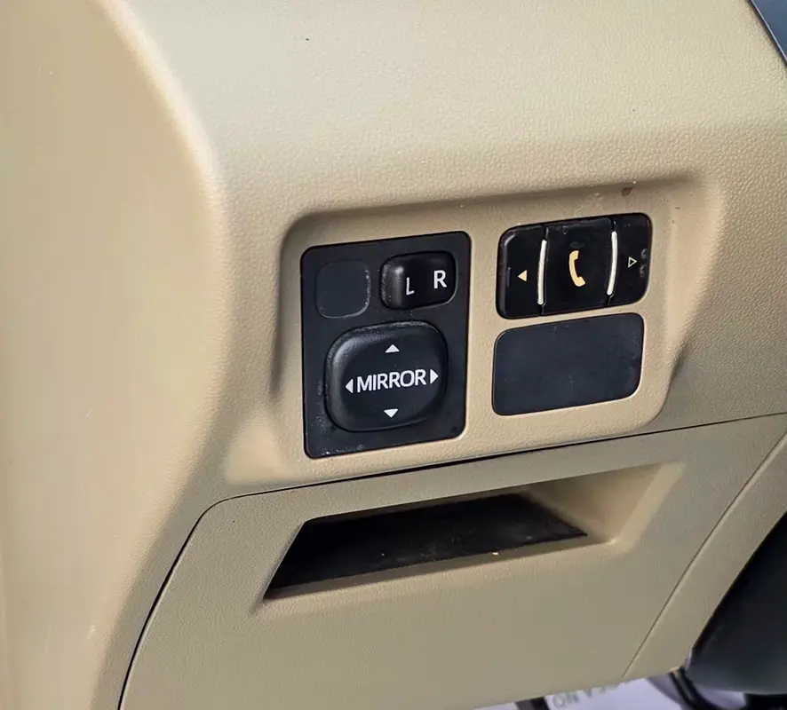 Toyota Avanza SE 2015 - GCC Specs - Well Maintained - Image 5