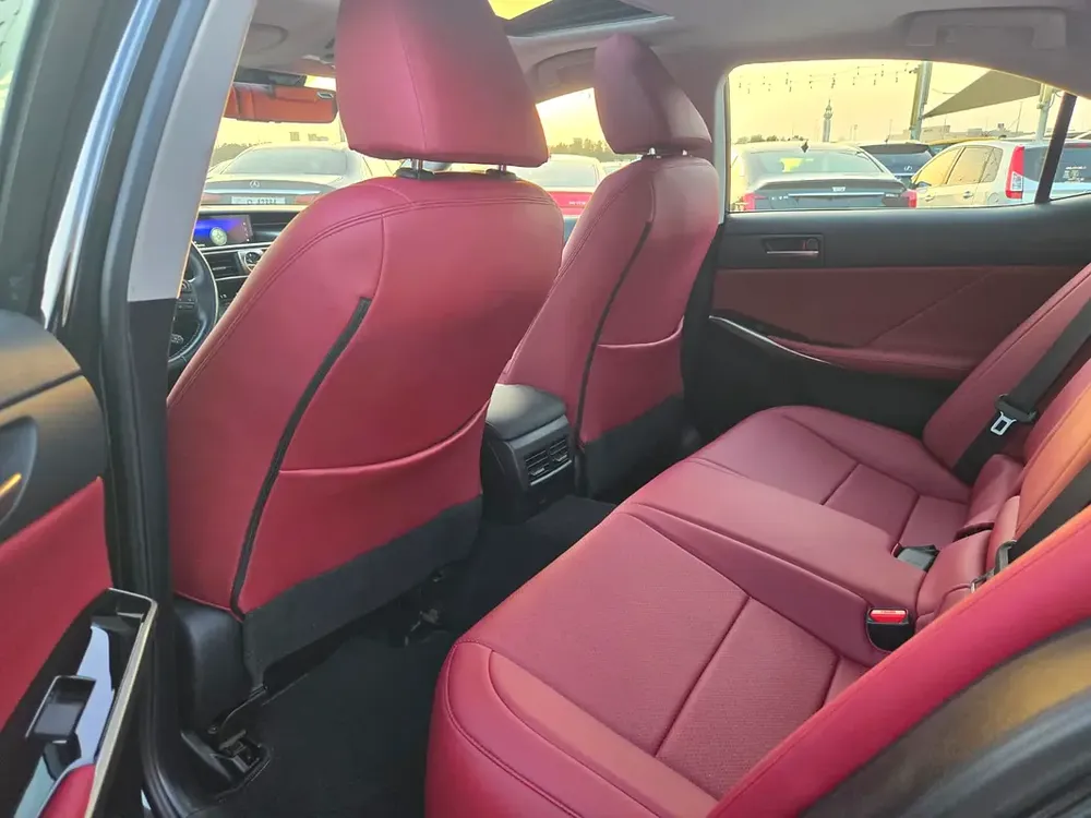 Lexus IS300 2020 Model Excellent Condition - Image 10