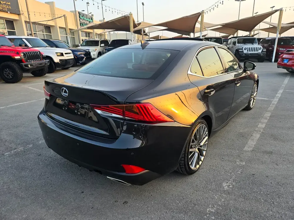 Lexus IS300 2020 Model Excellent Condition - Image 4