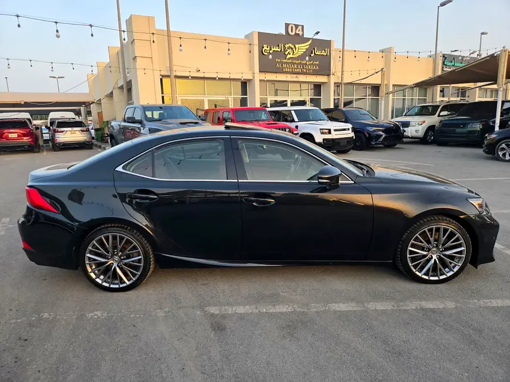 Lexus IS300 2020 Model Excellent Condition - Image 5
