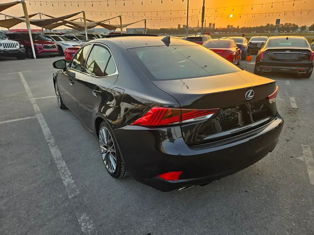 Lexus IS300 2020 Model Excellent Condition - Image 7