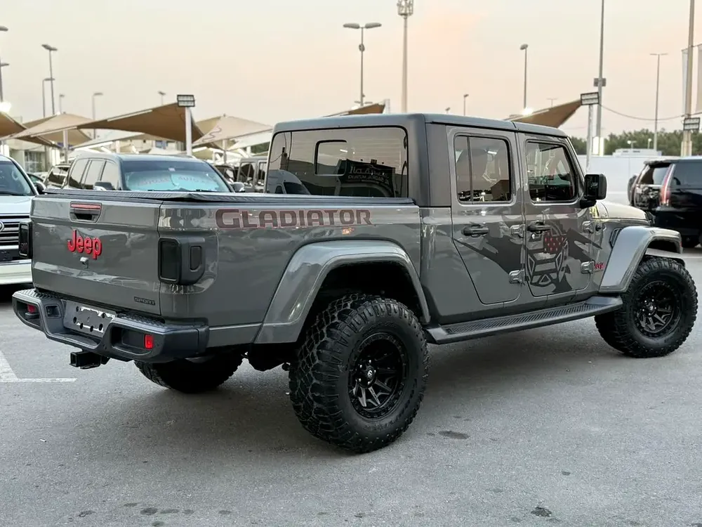 Jeep gladiator sport S fully loaded with amazing condition - Image 4