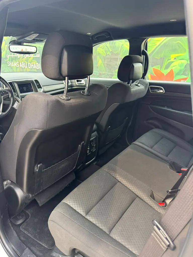 2021 Jeep GrandCherokee Laredo - Image 11
