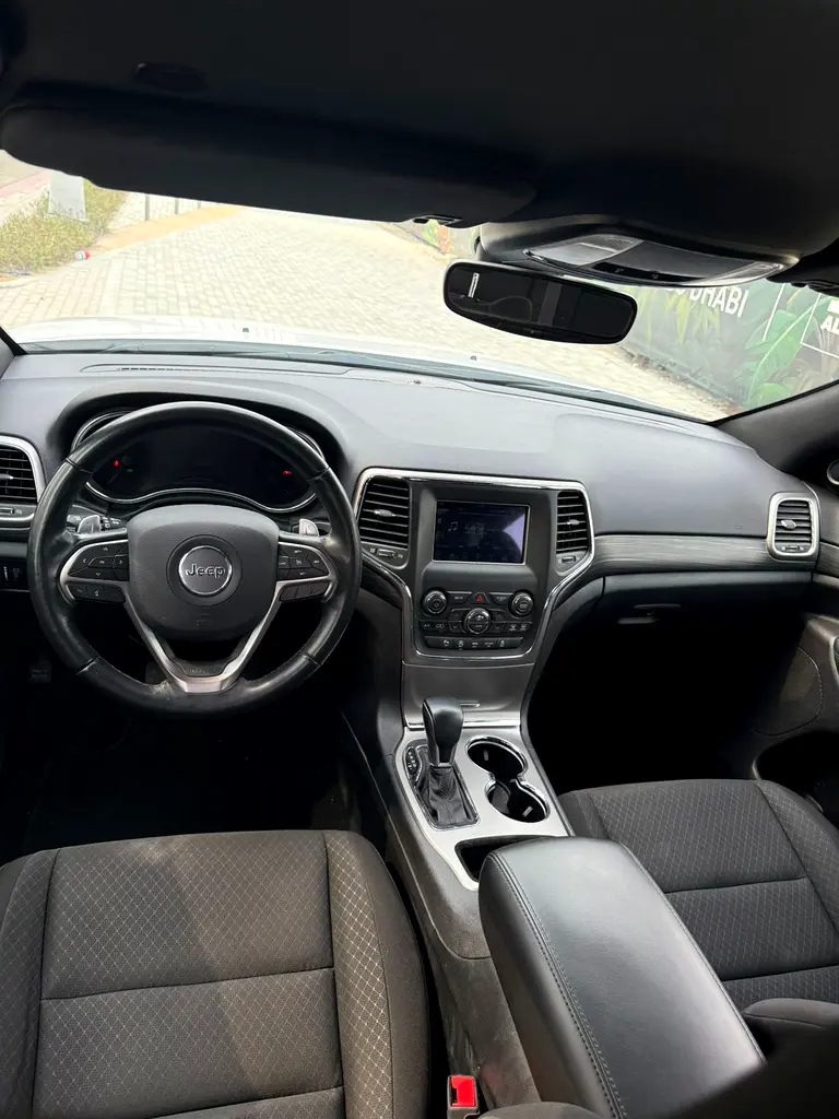 2021 Jeep GrandCherokee Laredo - Image 12