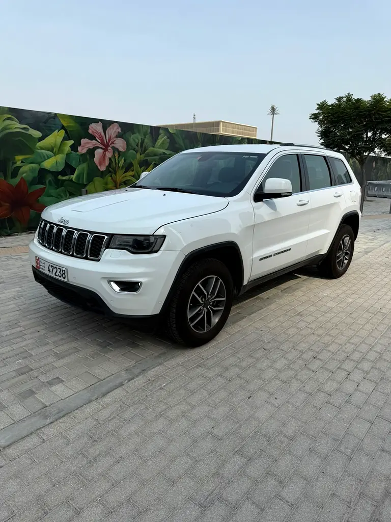 2021 Jeep GrandCherokee Laredo - Image 6
