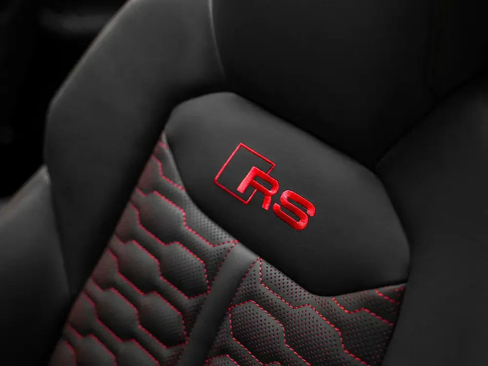 PERFORMANCE BRAND NEW 2026 RSQ8-CARBON MATTE PACK-CERAMIC BRAKES RED-RS DESIGN-UNDER WARRANTY - Image 11