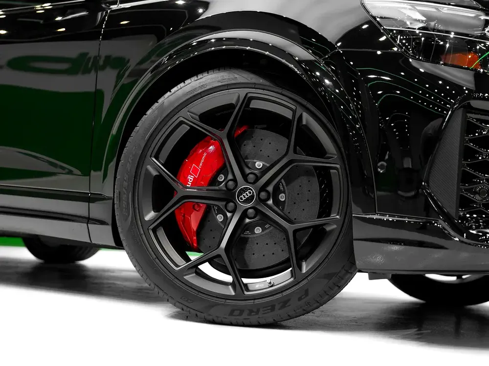 PERFORMANCE BRAND NEW 2026 RSQ8-CARBON MATTE PACK-CERAMIC BRAKES RED-RS DESIGN-UNDER WARRANTY - Image 7