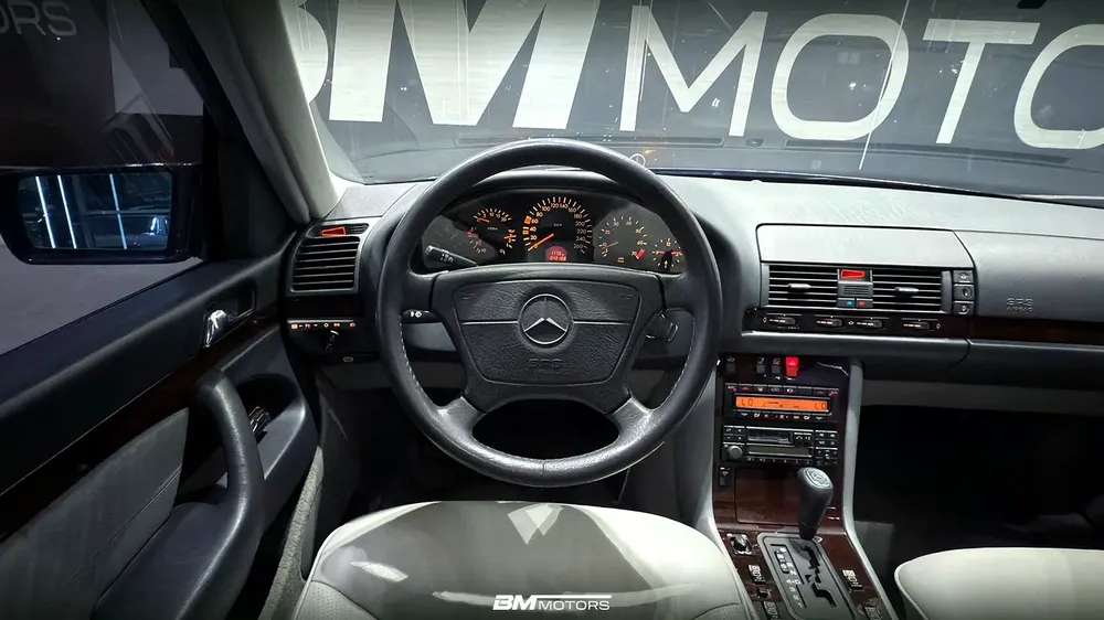 1998 Mercedes-Benz S320 Long (W140) | GCC Specs | Classic Luxury - Image 11