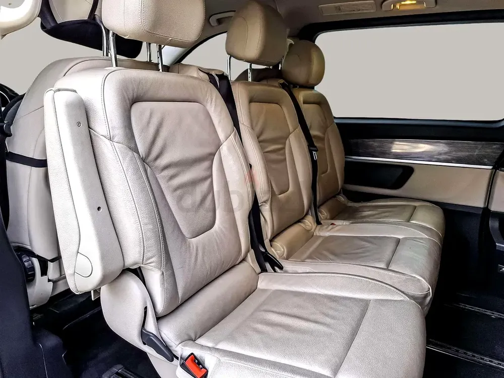 AED 3009/month | 2023 Mercedes-Benz V-Class V 250 | GCC Specs | Ref#473192 - Image 12