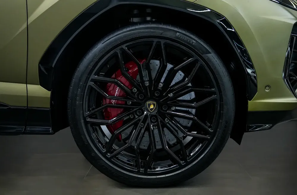 Lamborghini URUS SE 2025 | Certified Pre-Owned | Dealer Warranty | Service Contract - Image 4