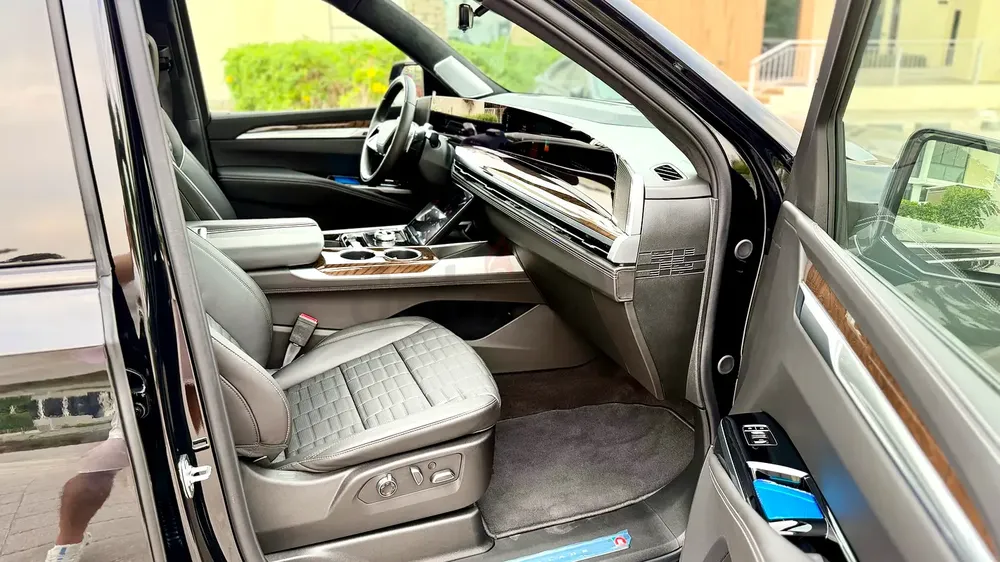 2025 Cadillac Escalade Sport Platinum | GCC Specs | Brand New - Image 9