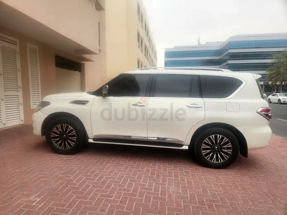 Nissan Patrol 5600cc, 8Cylinder, 400HP, 2014 Model for AED 44000 - Image 4
