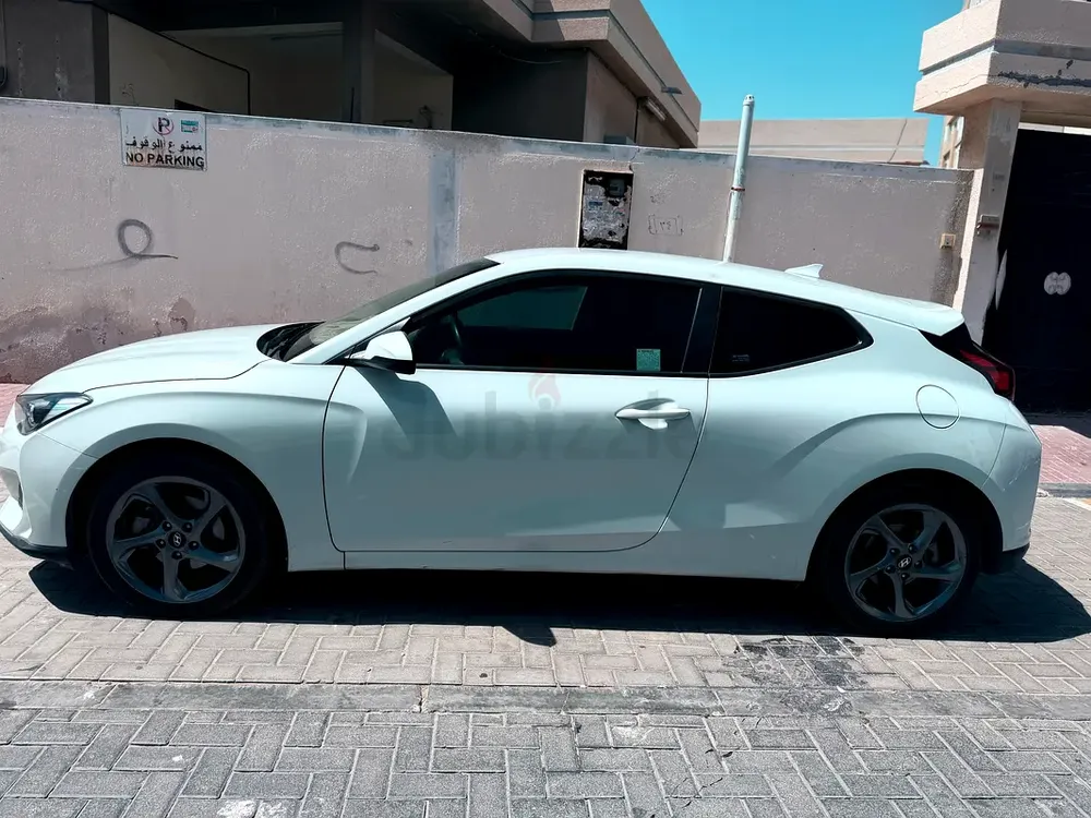 Hyundai veloster 2020 car lady drives  perfect condition available  camera، sensor؛ cruise control n - Image 4
