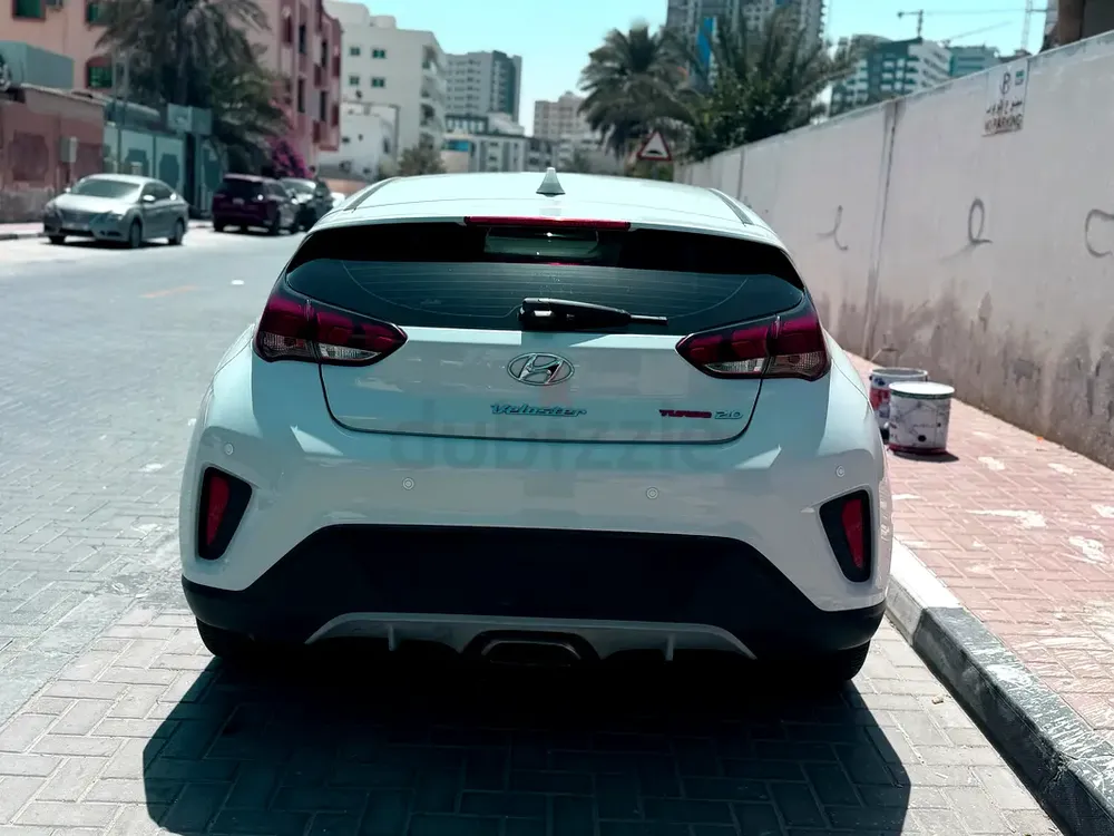 Hyundai veloster 2020 car lady drives  perfect condition available  camera، sensor؛ cruise control n - Image 5