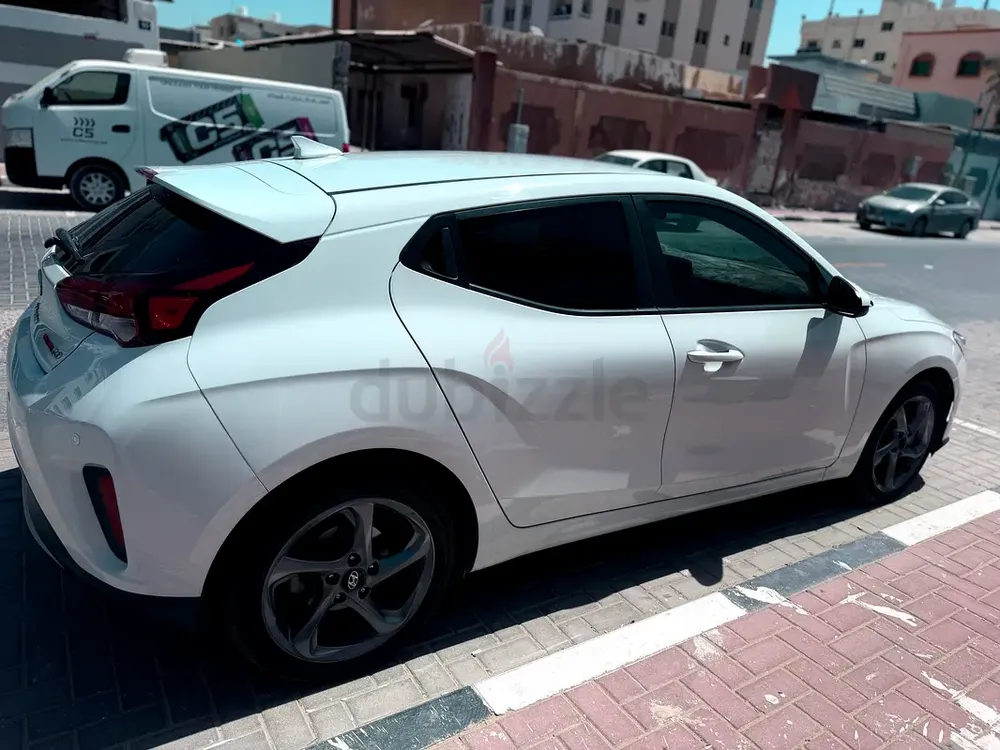 Hyundai veloster 2020 car lady drives  perfect condition available  camera، sensor؛ cruise control n - Image 7