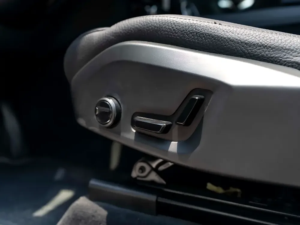 JANUARY FLASH-FREEZE | 2024 VOLVO XC60 B5 CORE | MILD-HYBRID LUXURY SUV | AGENCY WARRANTY - Image 12