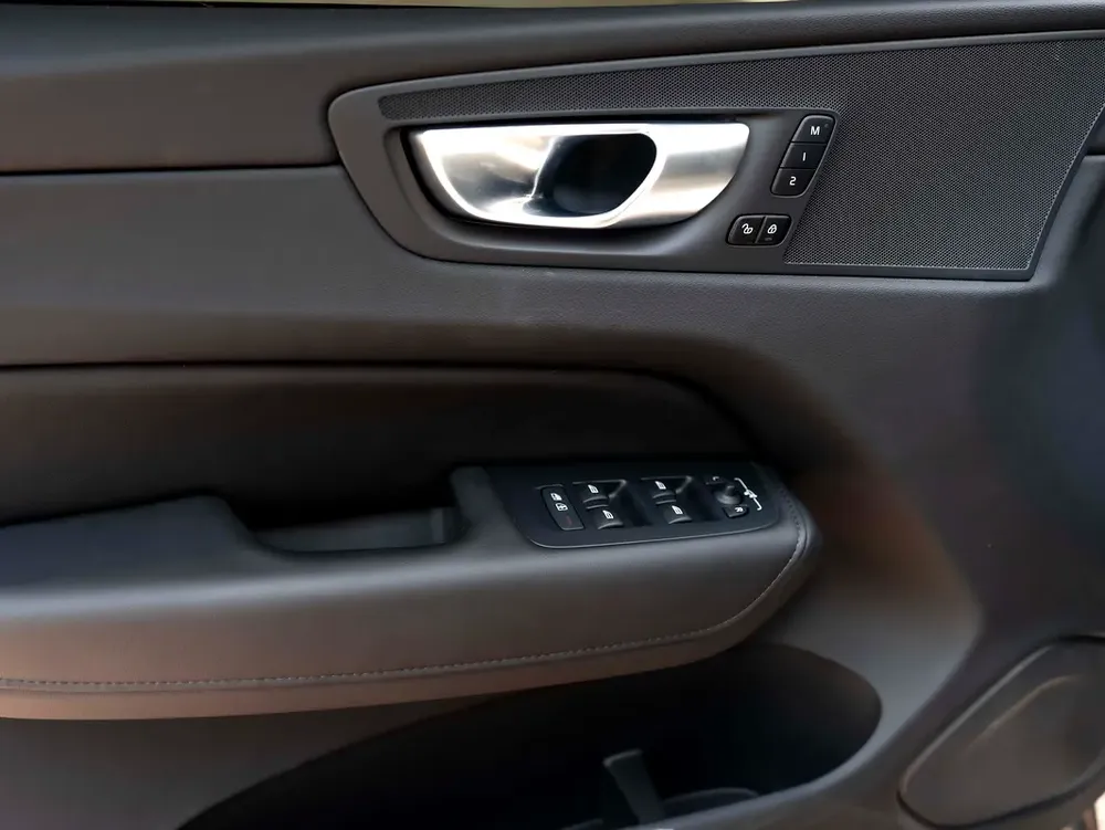 JANUARY FLASH-FREEZE | 2024 VOLVO XC60 B5 CORE | MILD-HYBRID LUXURY SUV | AGENCY WARRANTY - Image 14
