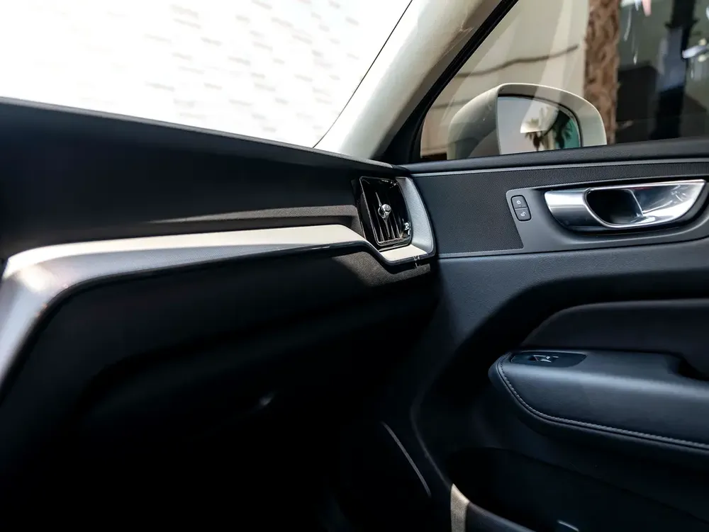 JANUARY FLASH-FREEZE | 2024 VOLVO XC60 B5 CORE | MILD-HYBRID LUXURY SUV | AGENCY WARRANTY - Image 17