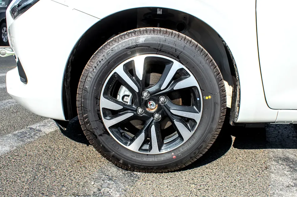 SUZUKI SWIFT HATCHBACK GLX 1.2L 2026 - Image 17