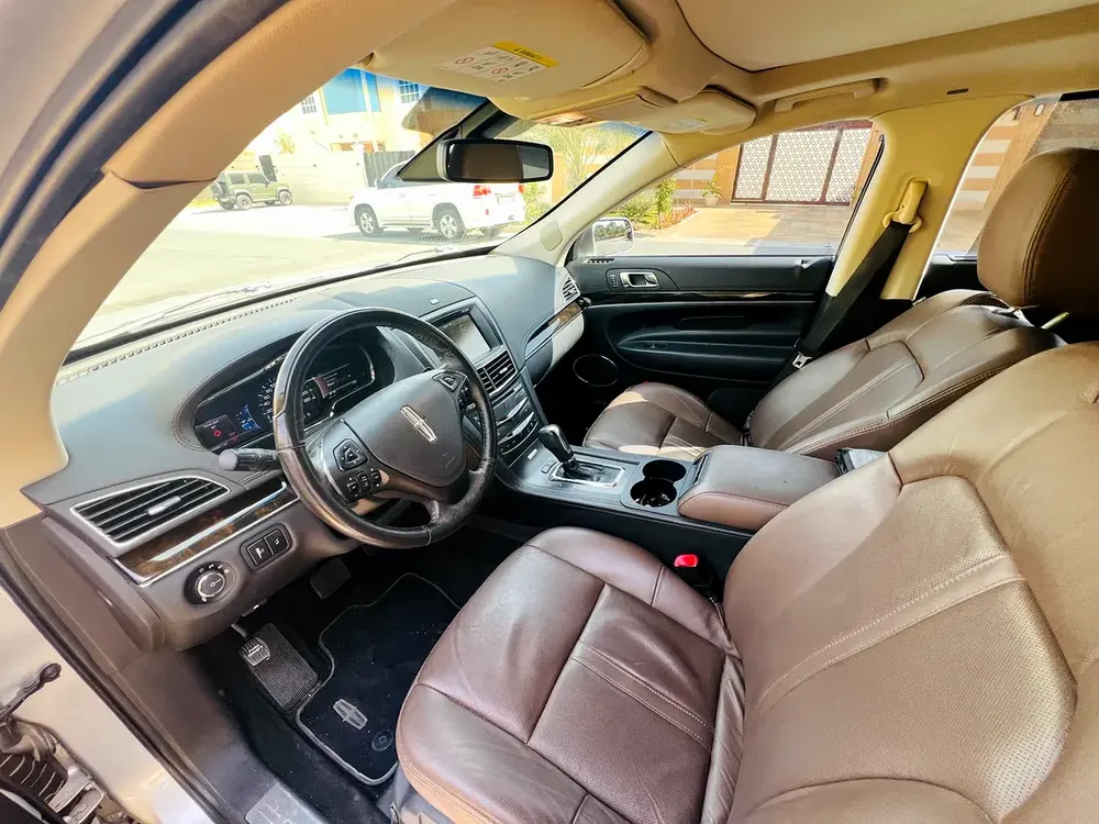 2015 Lincoln MKT top option GCc - Image 8