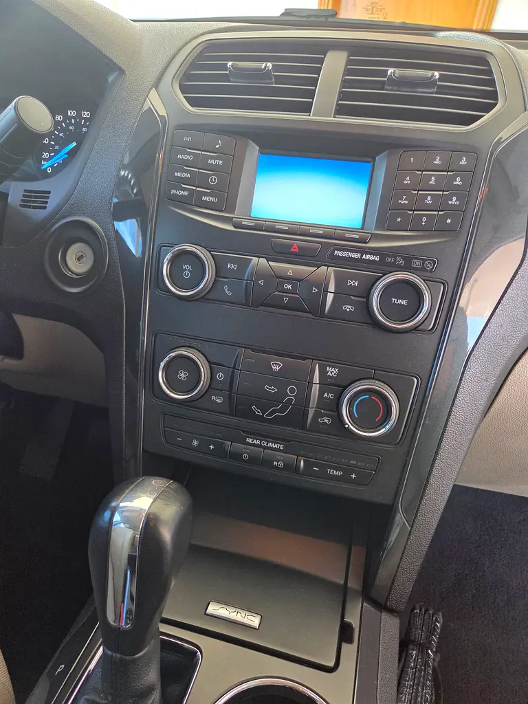 Ford Explorer 2019 Base GCC Specs - Image 15