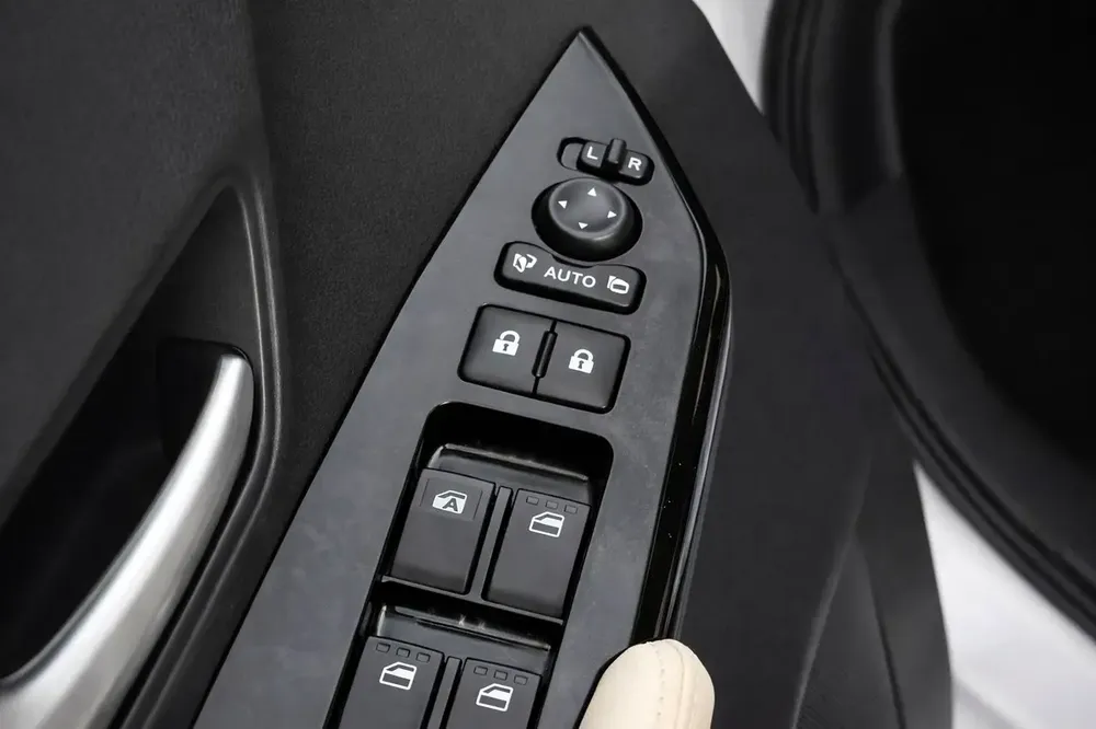 Toyota Yaris 2023 G Grade - GCC Specs - Like New Condition - Image 11