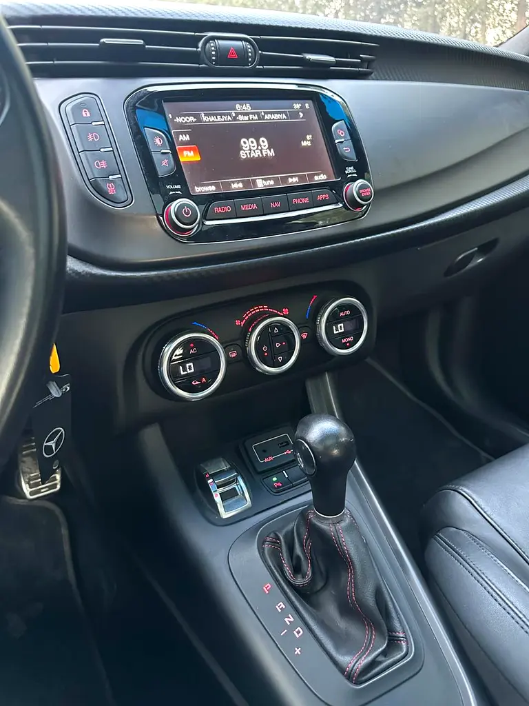 Alfa Romeo Giulietta Veloce 2019 GCC Specs - Image 11