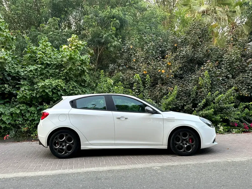 Alfa Romeo Giulietta Veloce 2019 GCC Specs - Image 6