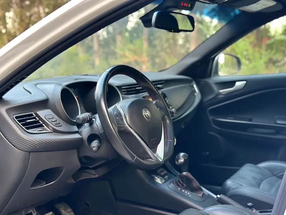 Alfa Romeo Giulietta Veloce 2019 GCC Specs - Image 8