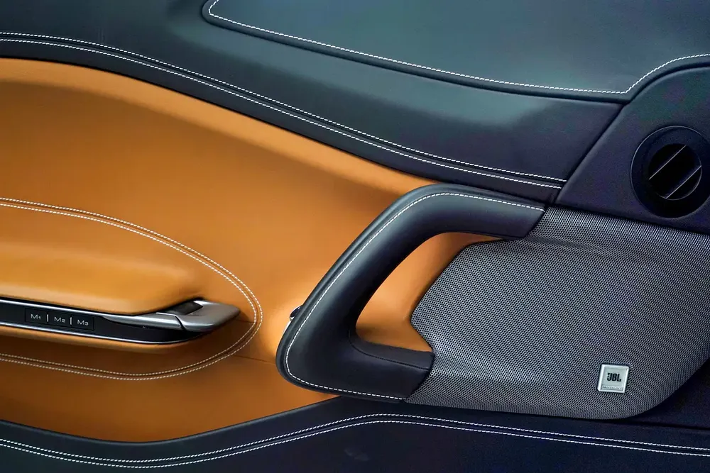 2020 FERRARI GTC 4 LUSSO T / V8 / JBL - Image 15
