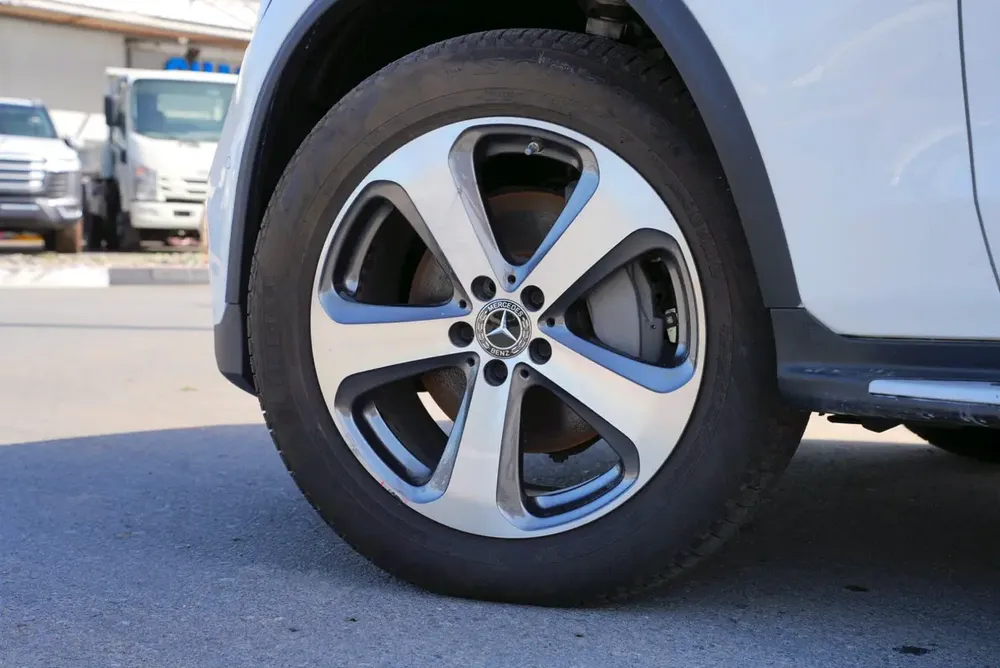 Mercedes-Benz GLC 300 4MATIC 2022 - American Specs - Image 10