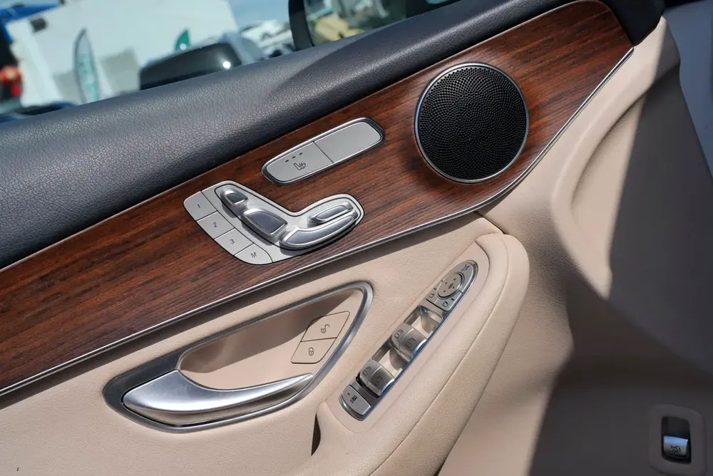 Mercedes-Benz GLC 300 4MATIC 2022 - American Specs - Image 6